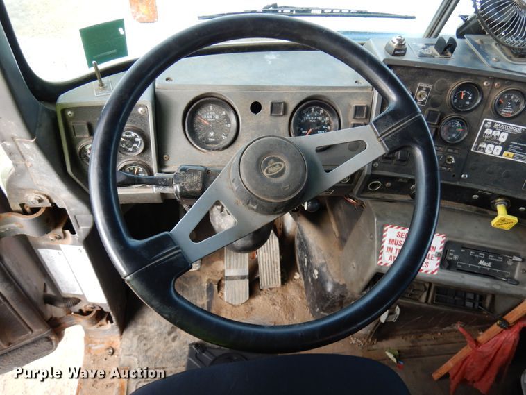 image for item HX9603 2001 Mack DM690S  crane truck