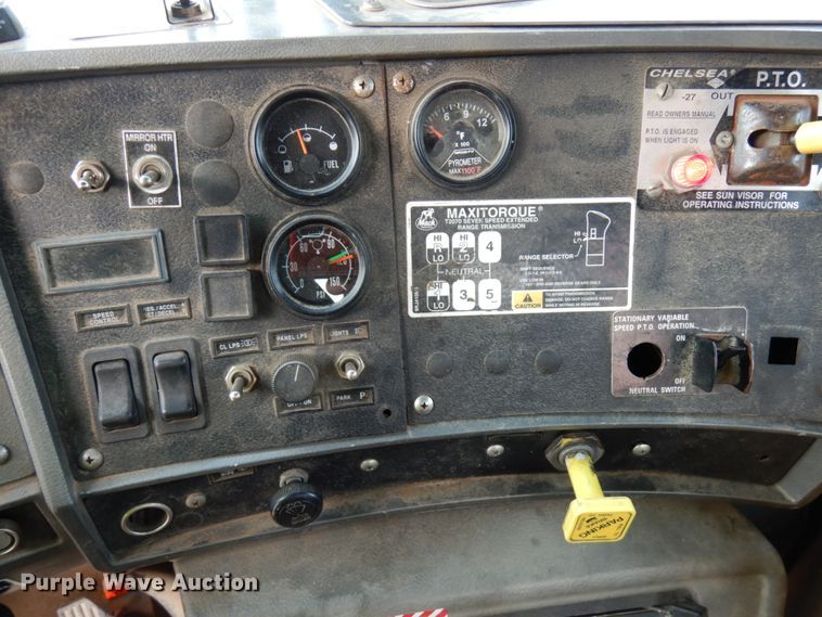 image for item HX9603 2001 Mack DM690S  crane truck