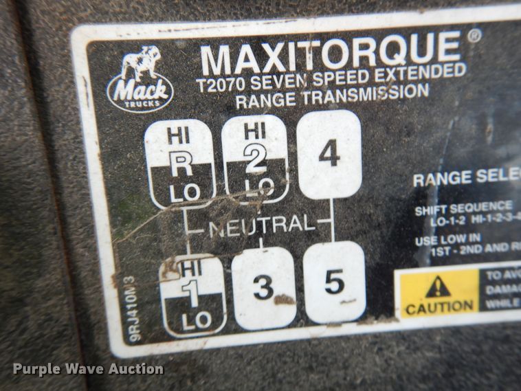 image for item HX9603 2001 Mack DM690S  crane truck