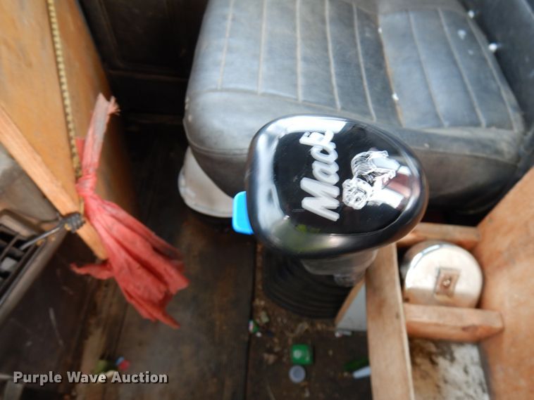 image for item HX9603 2001 Mack DM690S  crane truck