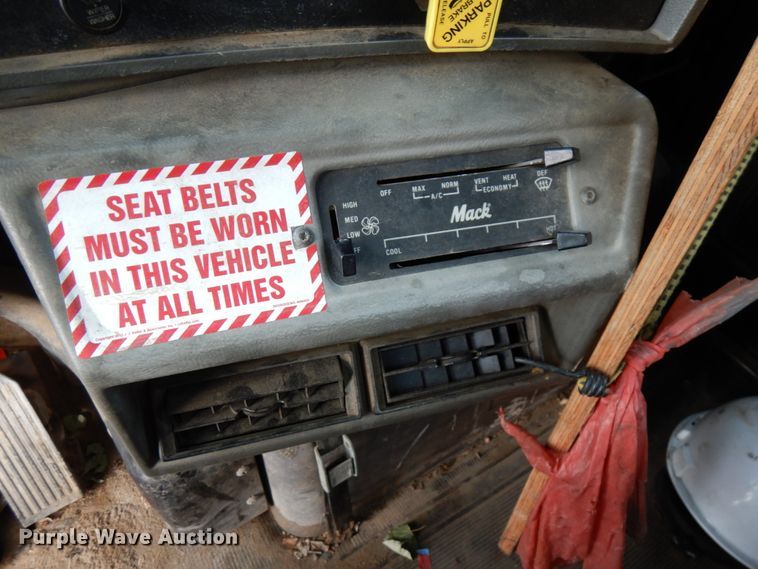 image for item HX9603 2001 Mack DM690S  crane truck