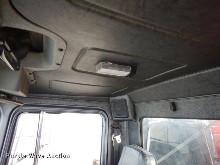 image for item HX9603 2001 Mack DM690S  crane truck