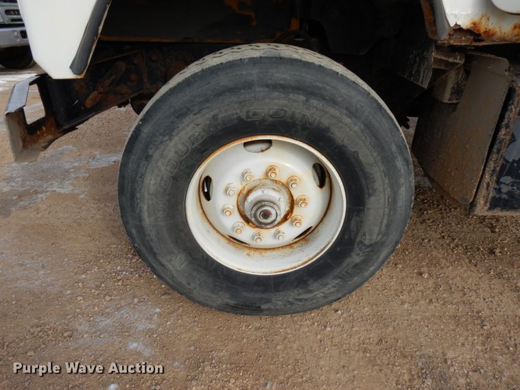 image for item HX9603 2001 Mack DM690S  crane truck