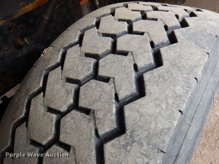 image for item HX9603 2001 Mack DM690S  crane truck