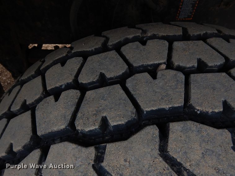 image for item HX9603 2001 Mack DM690S  crane truck