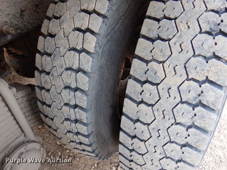 image for item HX9603 2001 Mack DM690S  crane truck