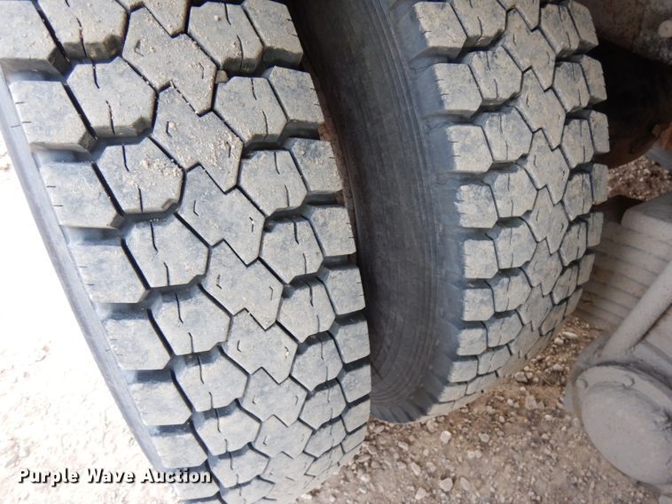 image for item HX9603 2001 Mack DM690S  crane truck