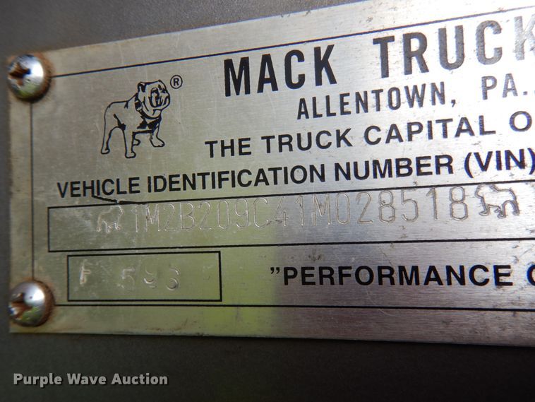 image for item HX9603 2001 Mack DM690S  crane truck