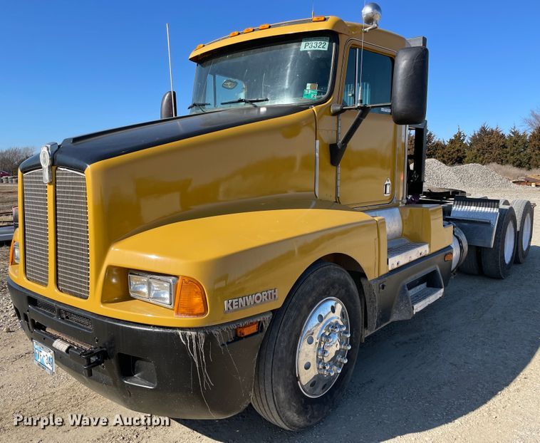 image for item HX9777 1994 Kenworth T600  semi truck