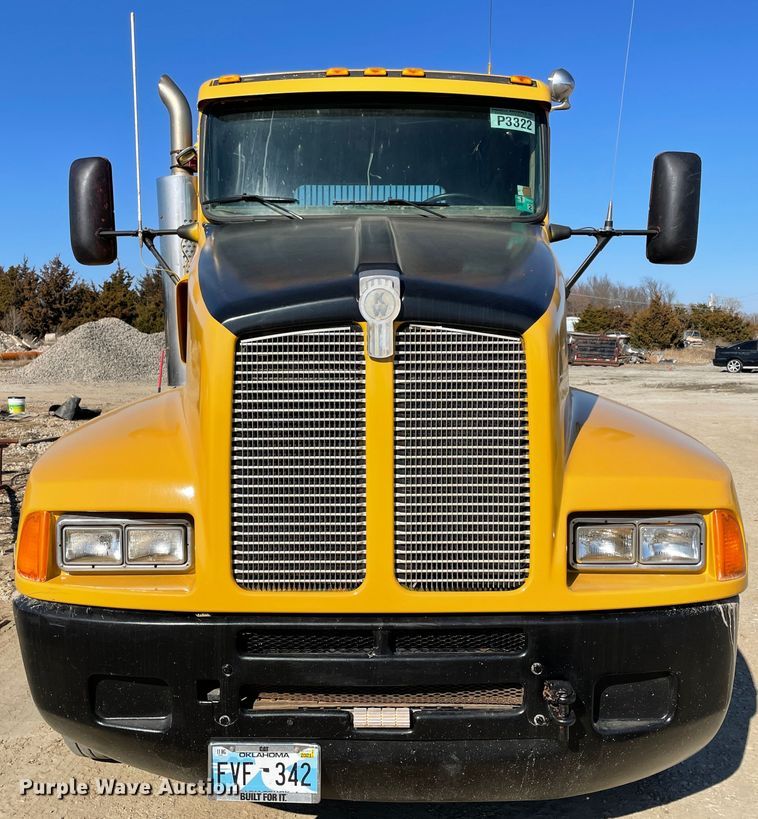 image for item HX9777 1994 Kenworth T600  semi truck