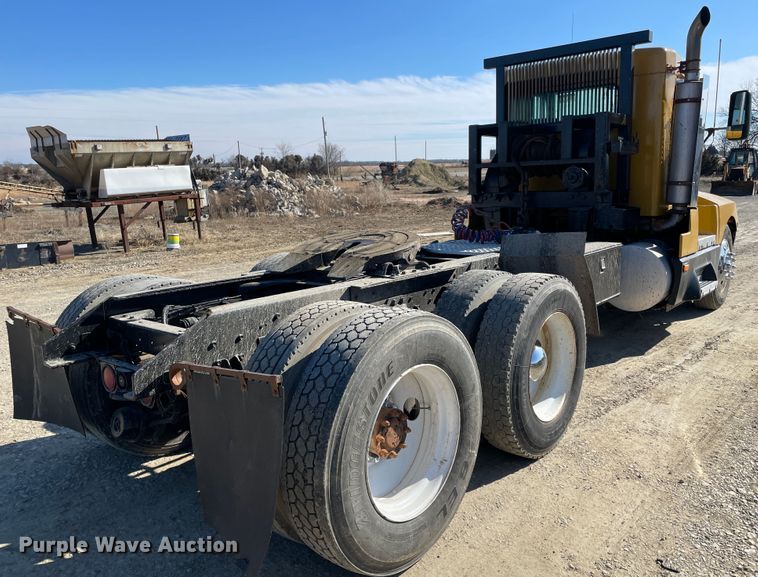 image for item HX9777 1994 Kenworth T600  semi truck