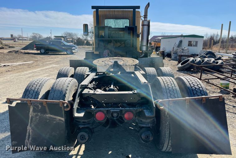 image for item HX9777 1994 Kenworth T600  semi truck