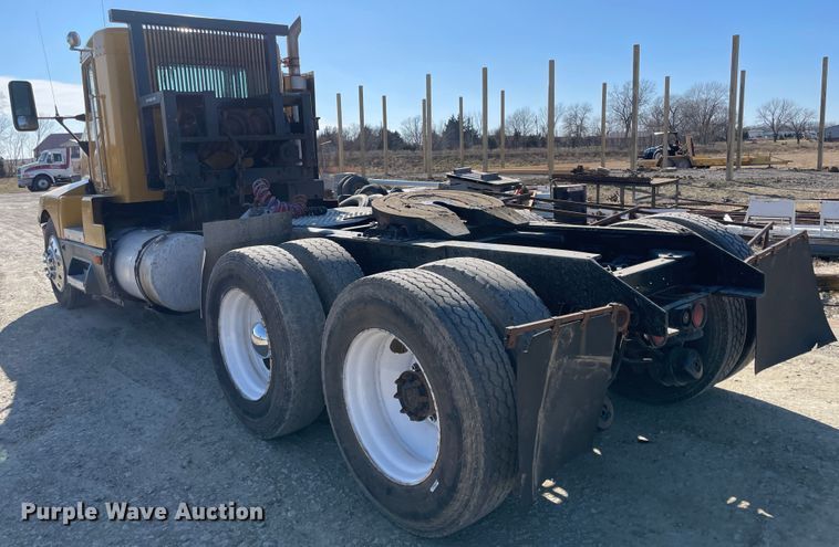 image for item HX9777 1994 Kenworth T600  semi truck