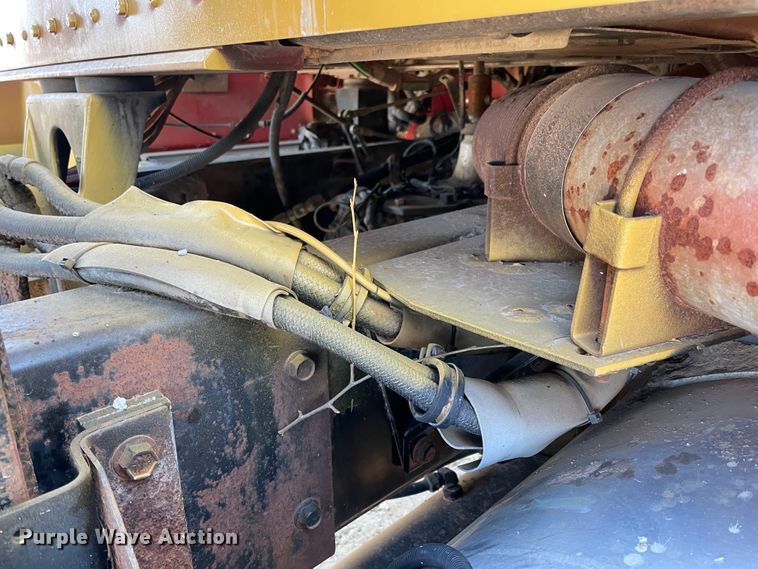 image for item HX9777 1994 Kenworth T600  semi truck