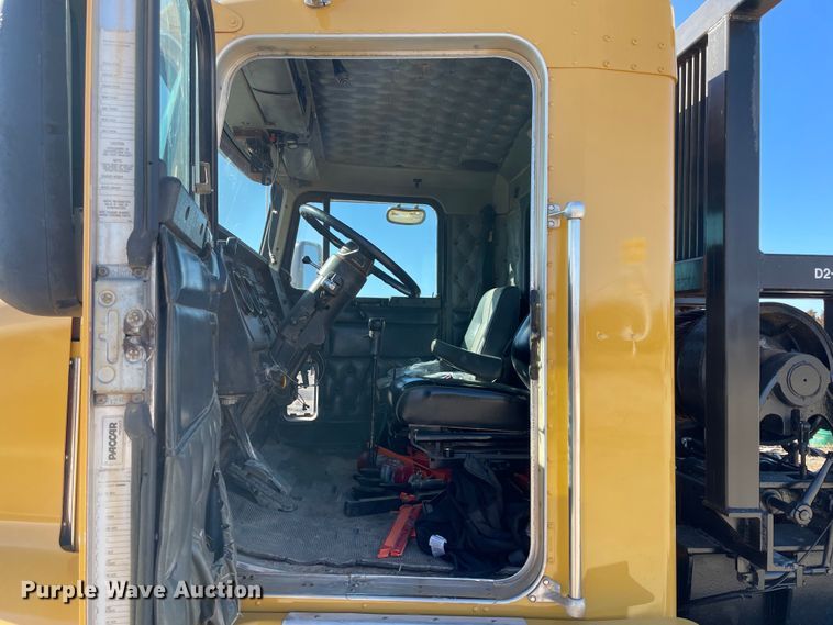 image for item HX9777 1994 Kenworth T600  semi truck