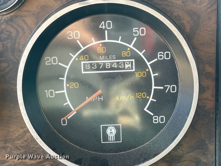 image for item HX9777 1994 Kenworth T600  semi truck