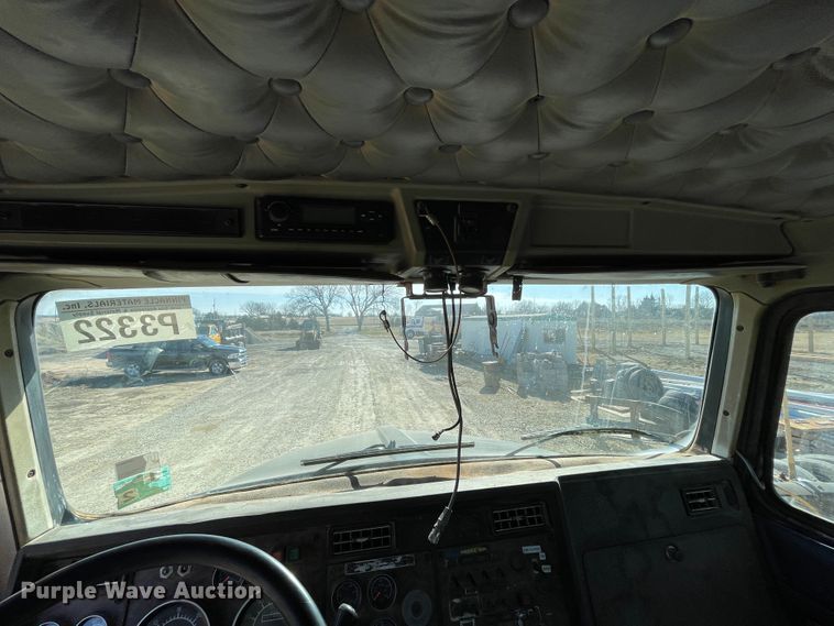 image for item HX9777 1994 Kenworth T600  semi truck