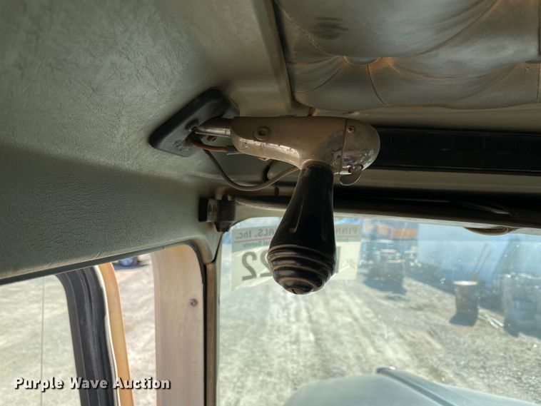 image for item HX9777 1994 Kenworth T600  semi truck