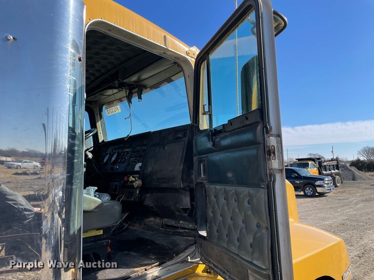 image for item HX9777 1994 Kenworth T600  semi truck