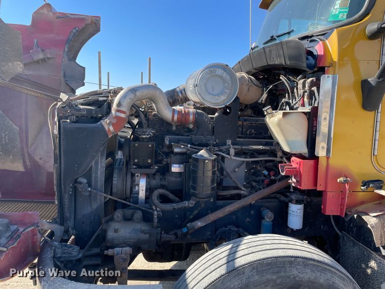 image for item HX9777 1994 Kenworth T600  semi truck