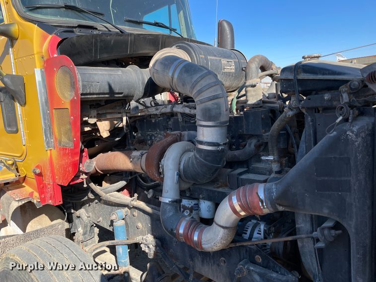 image for item HX9777 1994 Kenworth T600  semi truck