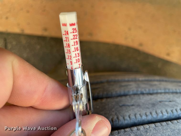 image for item HX9777 1994 Kenworth T600  semi truck