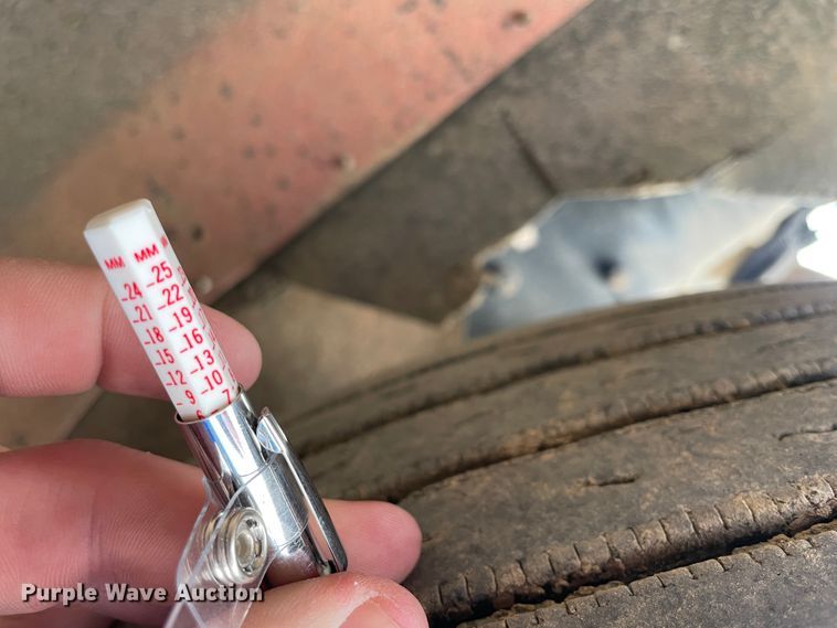 image for item HX9777 1994 Kenworth T600  semi truck