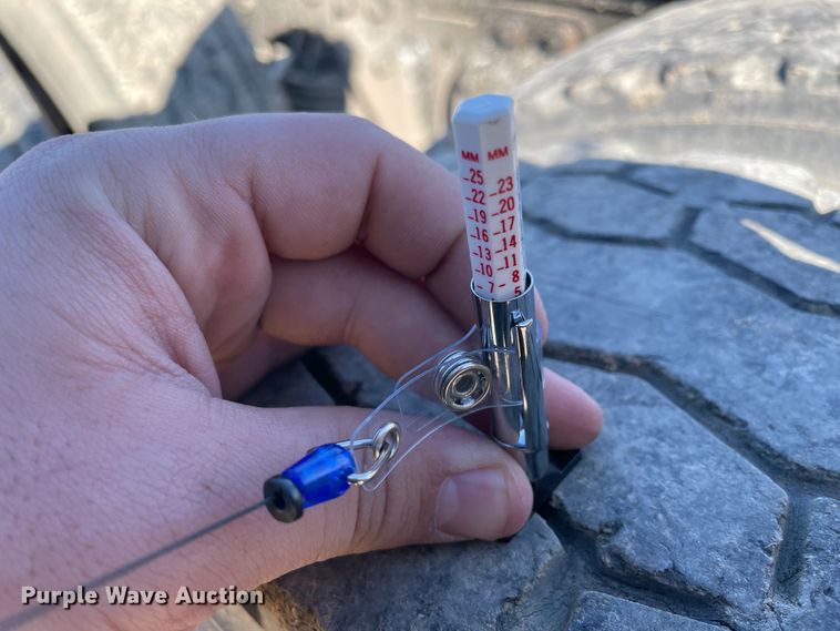 image for item HX9777 1994 Kenworth T600  semi truck