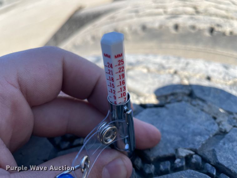 image for item HX9777 1994 Kenworth T600  semi truck