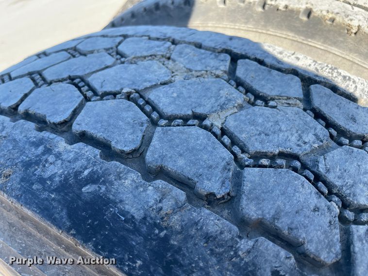 image for item HX9777 1994 Kenworth T600  semi truck