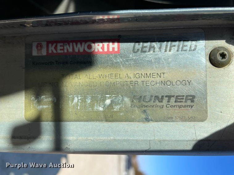 image for item HX9777 1994 Kenworth T600  semi truck