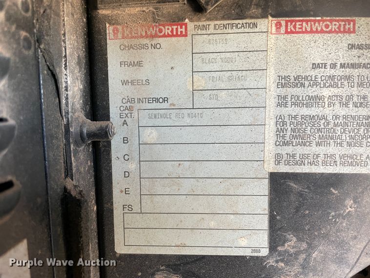 image for item HX9777 1994 Kenworth T600  semi truck