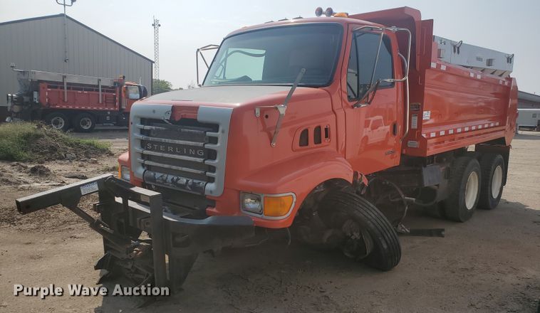 image for item DE4533 2005 Sterling LT7500  dump truck