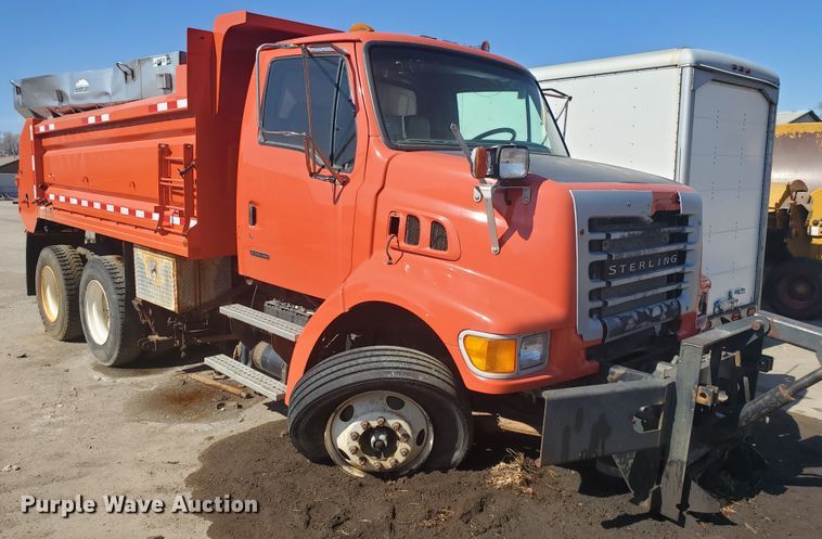 image for item DE4533 2005 Sterling LT7500  dump truck