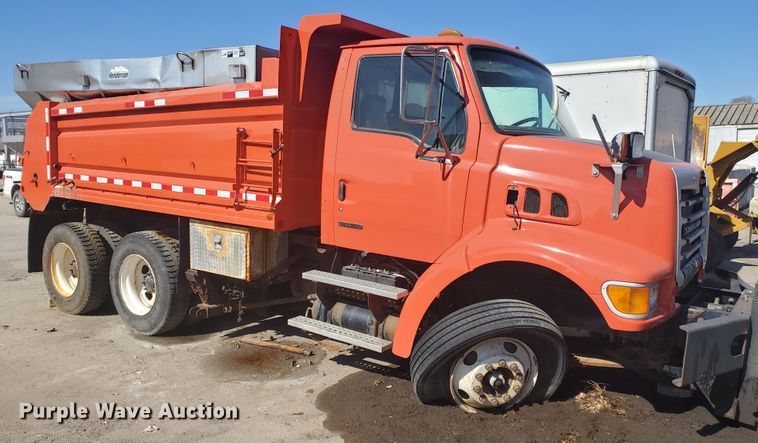 image for item DE4533 2005 Sterling LT7500  dump truck