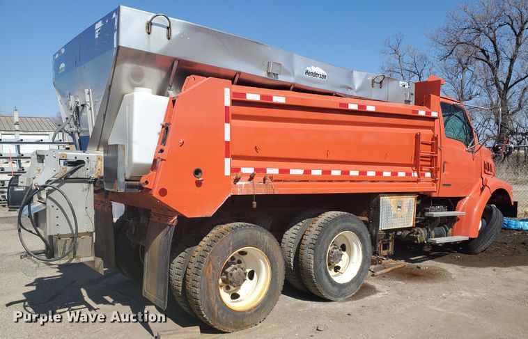 image for item DE4533 2005 Sterling LT7500  dump truck