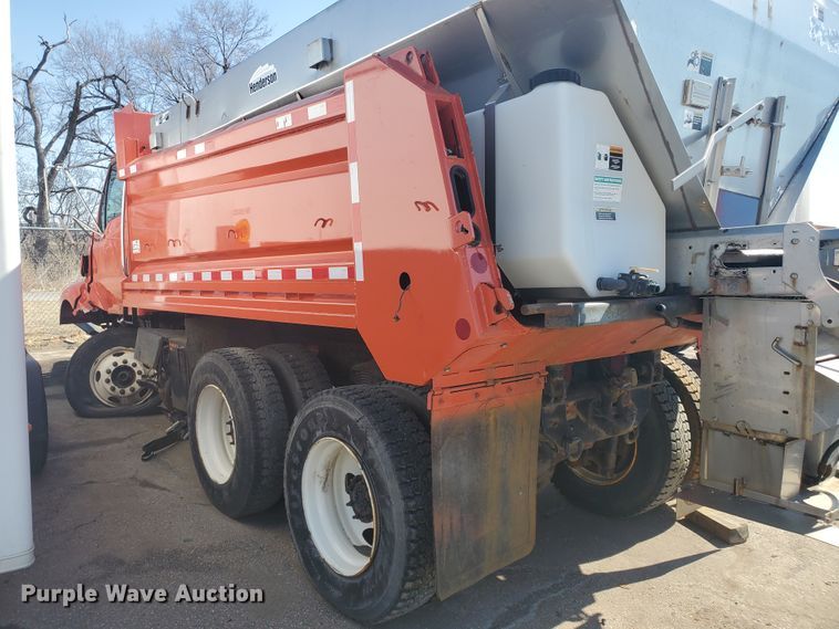 image for item DE4533 2005 Sterling LT7500  dump truck
