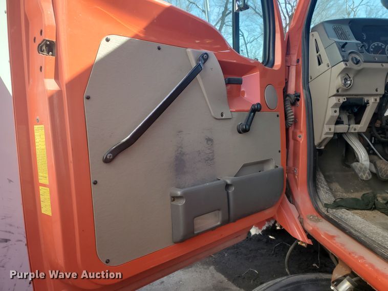 image for item DE4533 2005 Sterling LT7500  dump truck