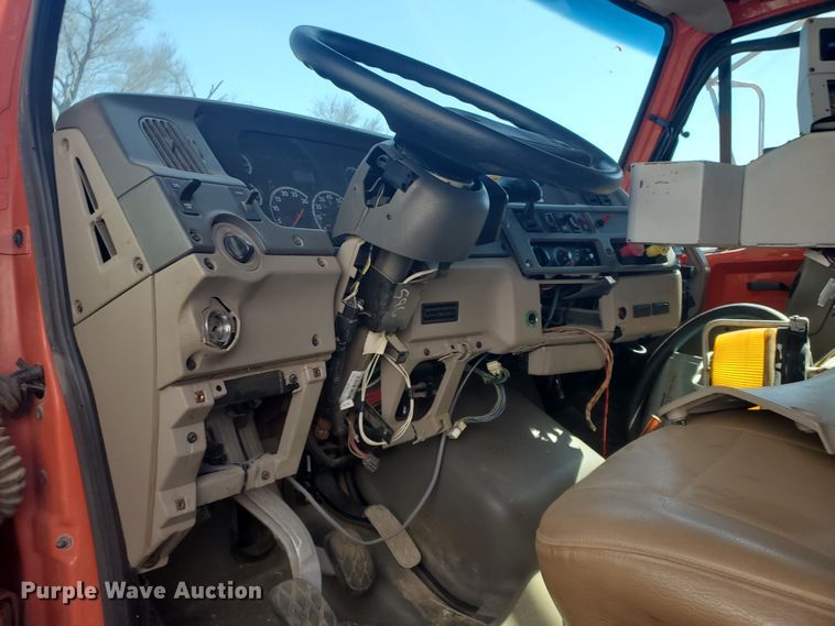 image for item DE4533 2005 Sterling LT7500  dump truck