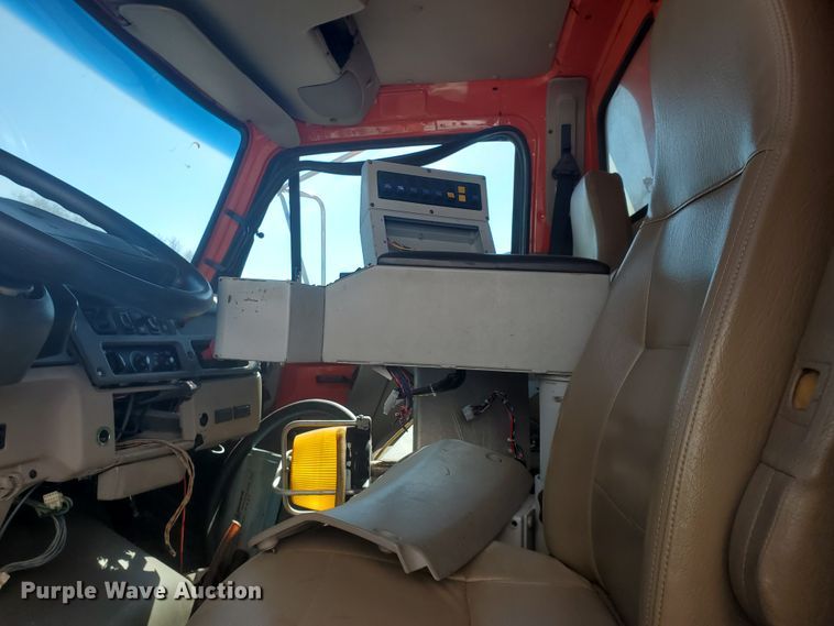 image for item DE4533 2005 Sterling LT7500  dump truck