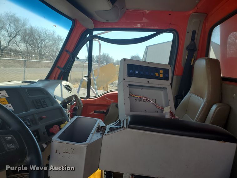 image for item DE4533 2005 Sterling LT7500  dump truck