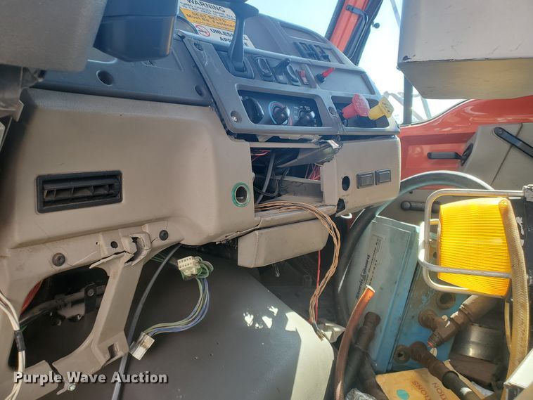 image for item DE4533 2005 Sterling LT7500  dump truck