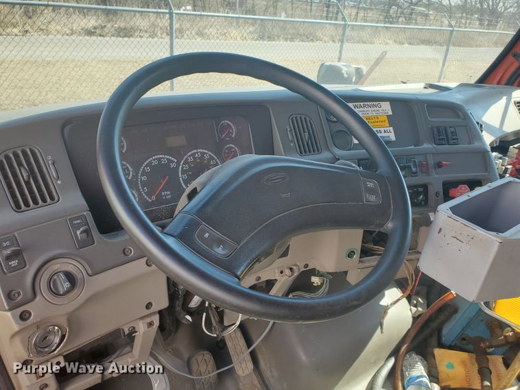 image for item DE4533 2005 Sterling LT7500  dump truck