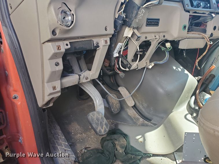 image for item DE4533 2005 Sterling LT7500  dump truck