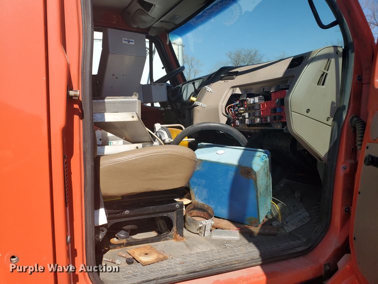 image for item DE4533 2005 Sterling LT7500  dump truck