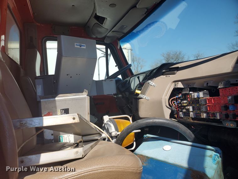 image for item DE4533 2005 Sterling LT7500  dump truck