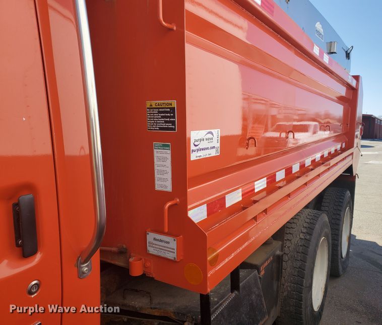 image for item DE4533 2005 Sterling LT7500  dump truck