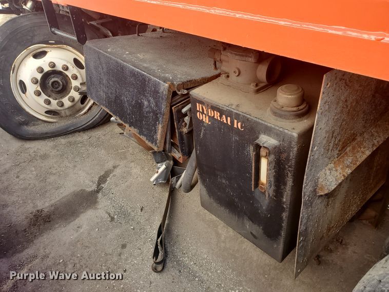 image for item DE4533 2005 Sterling LT7500  dump truck