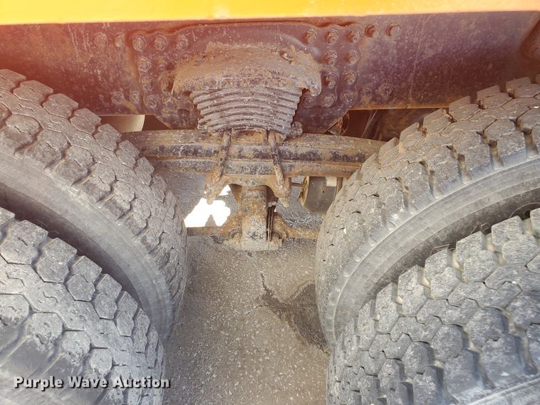 image for item DE4533 2005 Sterling LT7500  dump truck