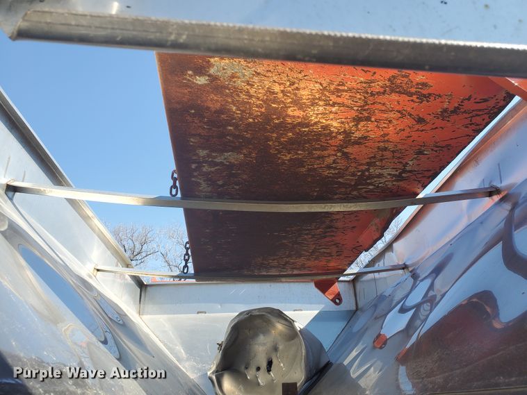 image for item DE4533 2005 Sterling LT7500  dump truck